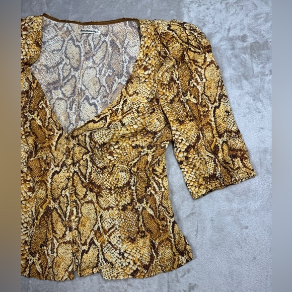 Reformation Eliana Boa Snakeskin Animal Print V Neck Button Front Blouse Small - Picture 5 of 16